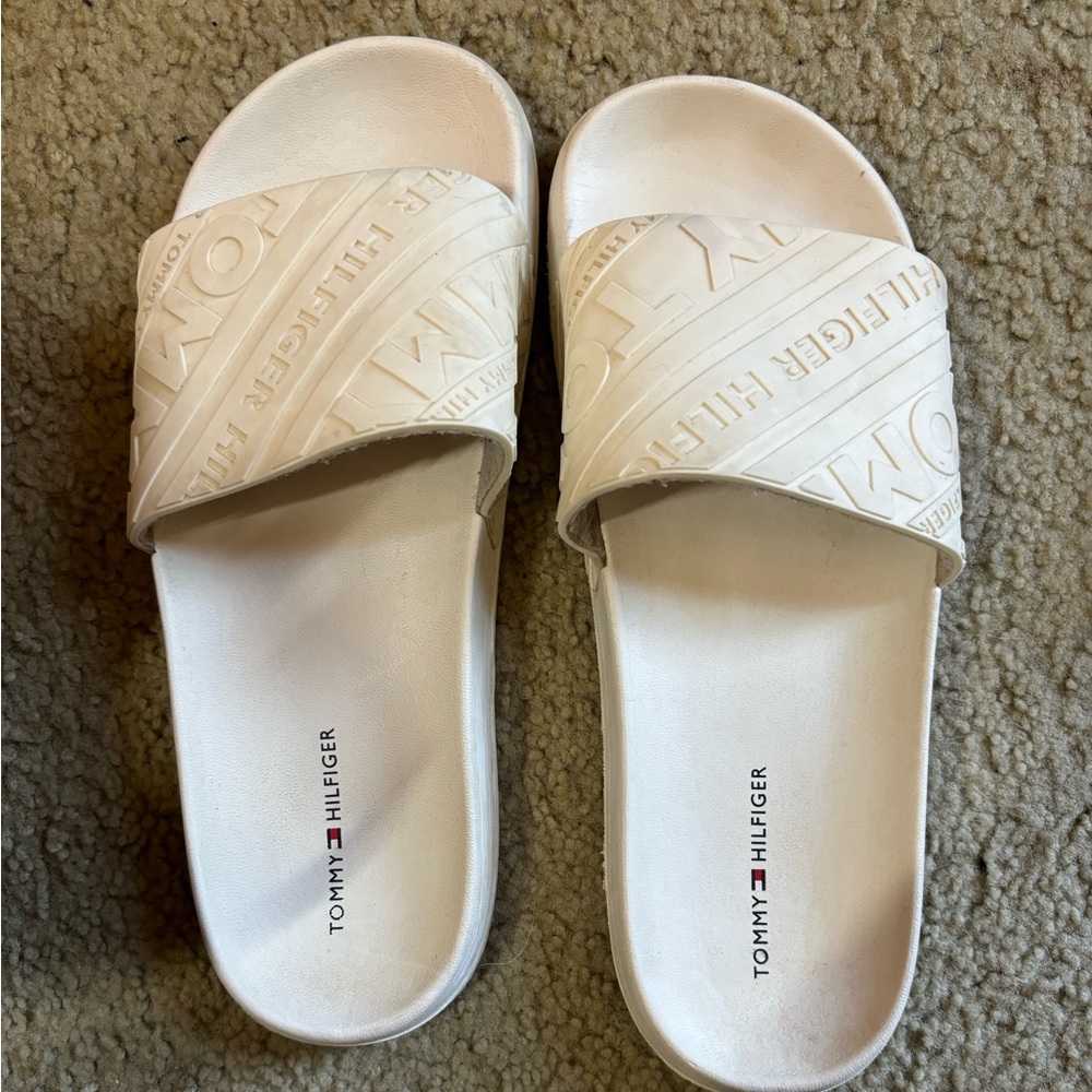 Tommy Hilfiger slides. need washed up